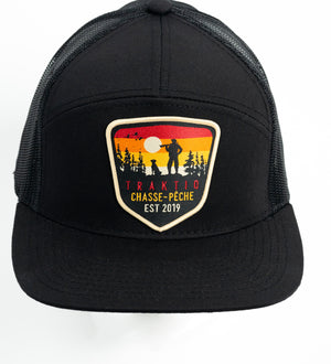 Casquette 7 panneaux noire avec écusson chasse avec chien