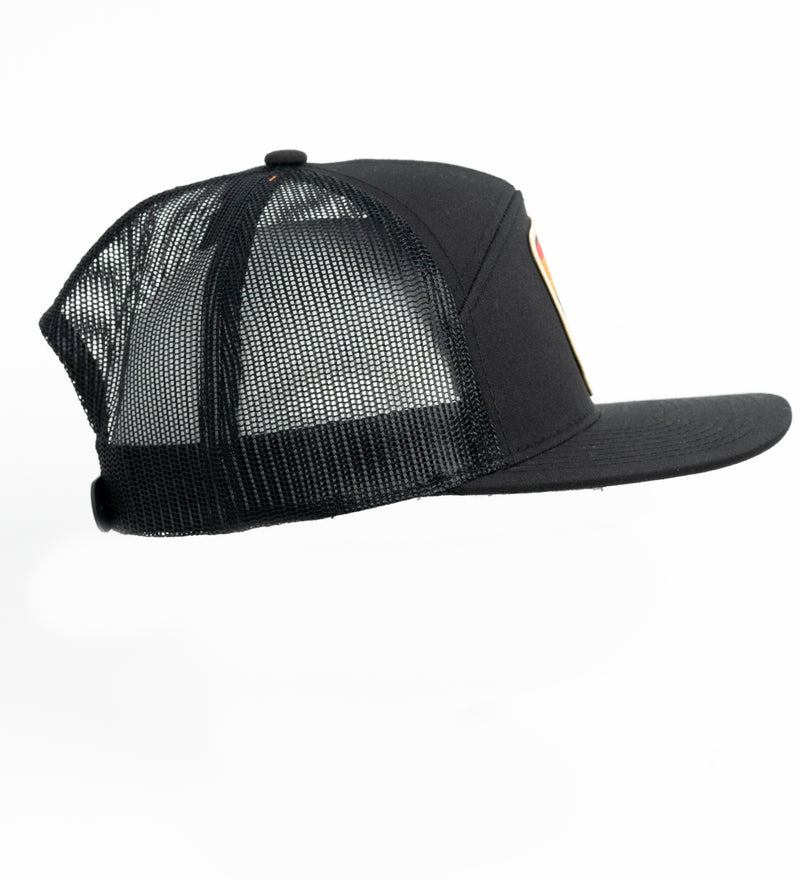 Casquette 7 panneaux noire avec écusson chasse avec chien