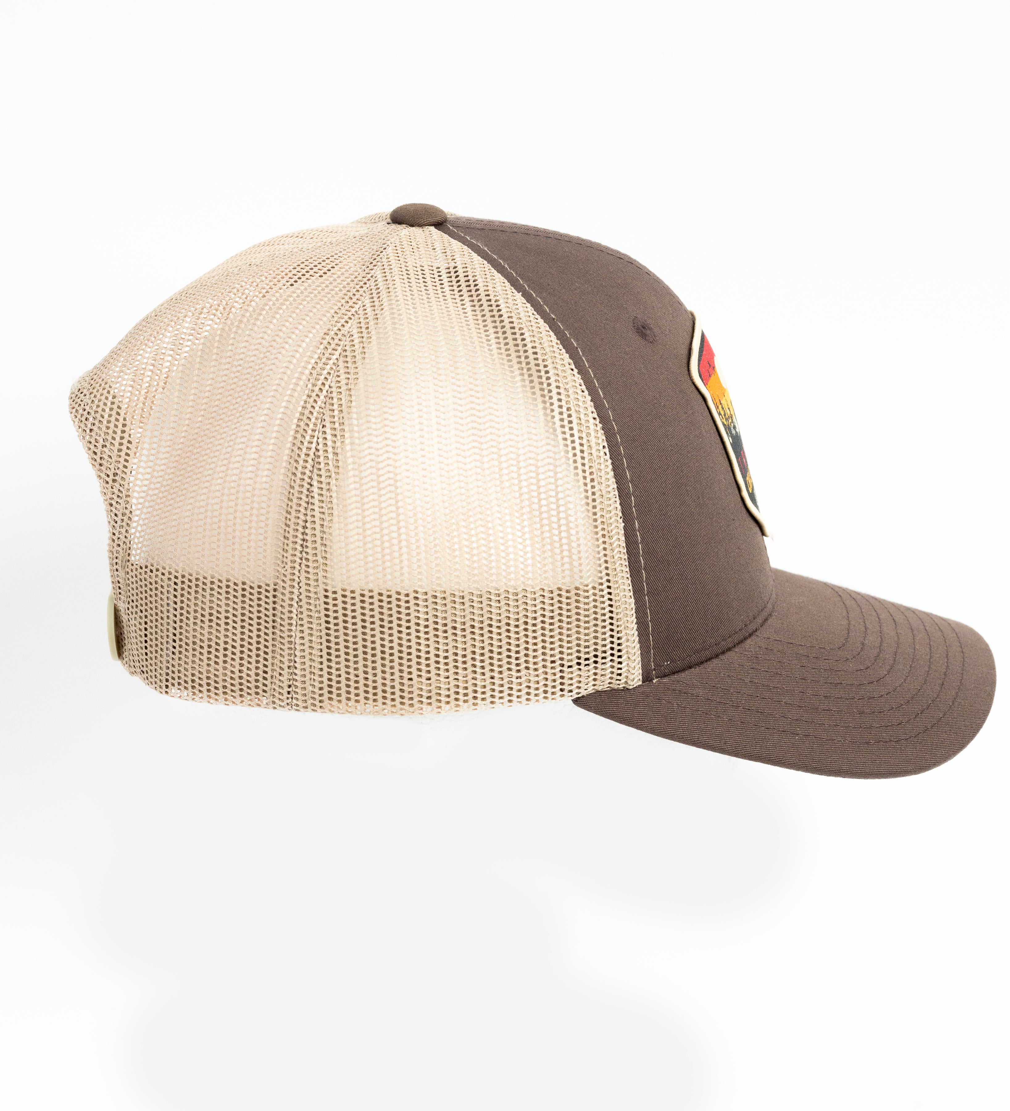 Casquette brune et beige avec écusson chasse avec chien