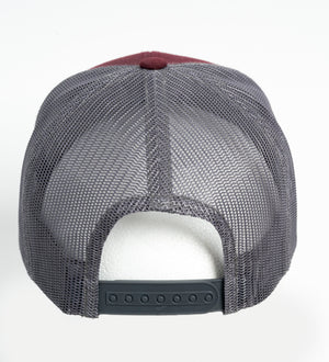 Casquette bourgogne et gris avec écusson chasse avec chien