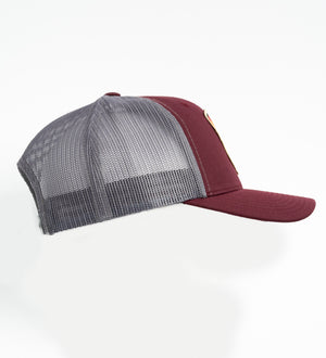 Casquette bourgogne et gris avec écusson chasse avec chien