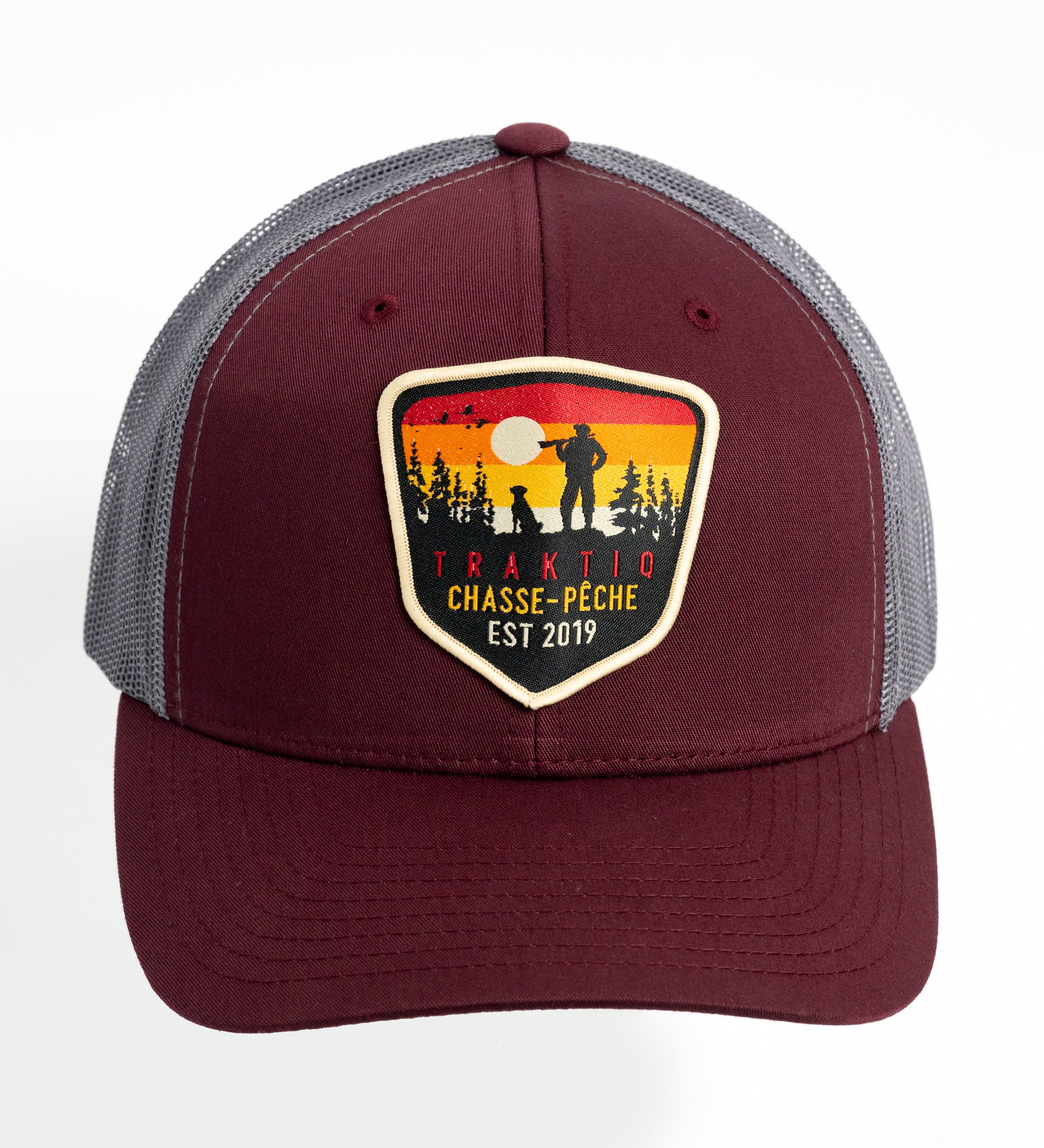 Casquette bourgogne et gris avec écusson chasse avec chien