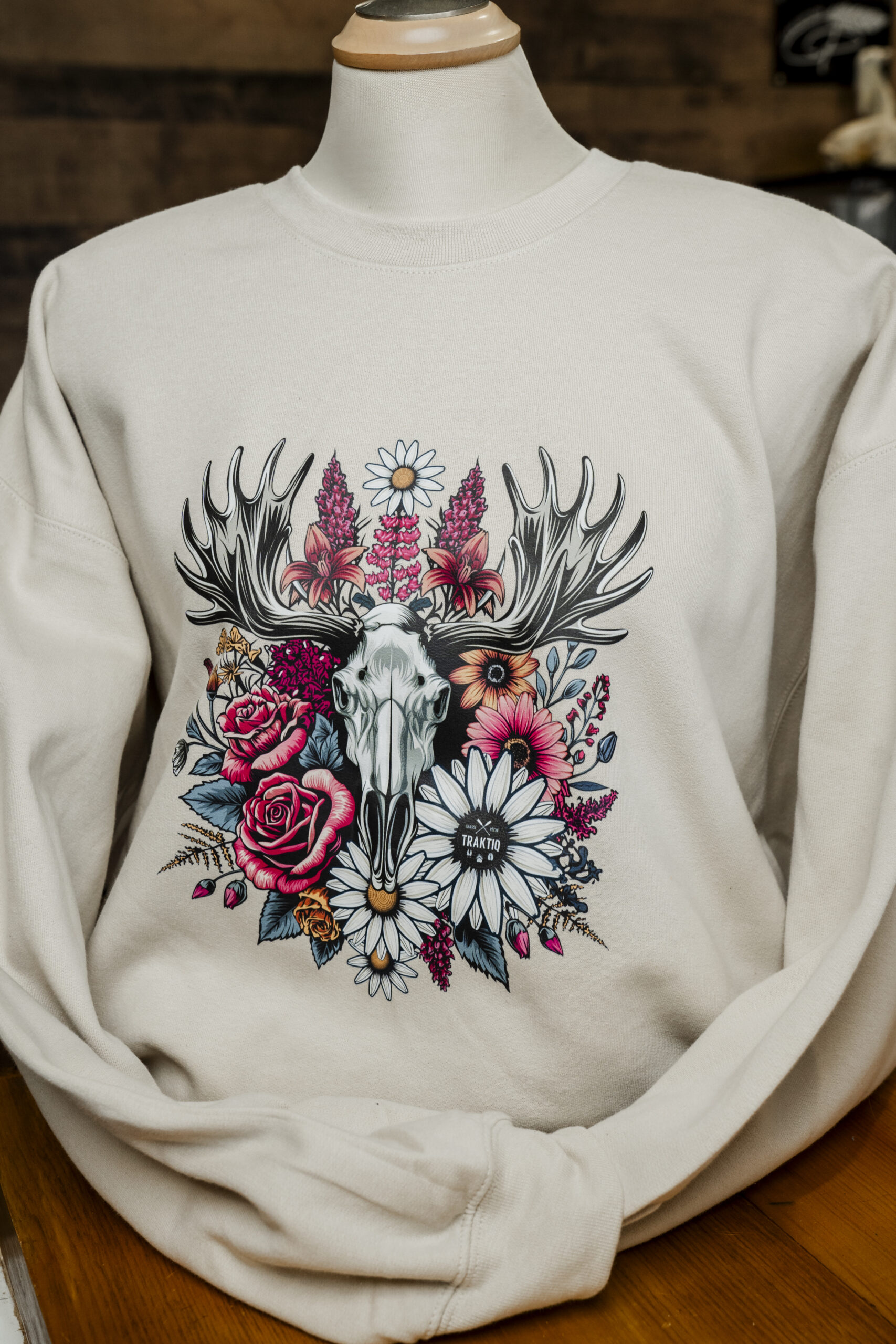 Molleton à col rond (crewneck) logo crâne d'orignal avec fleurs